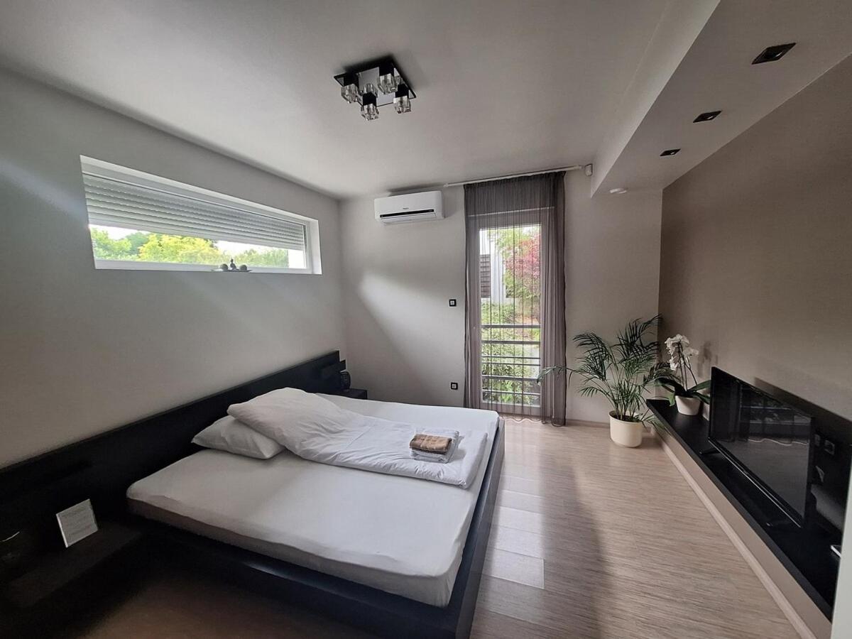 Private Family Villa Будаорш Экстерьер фото